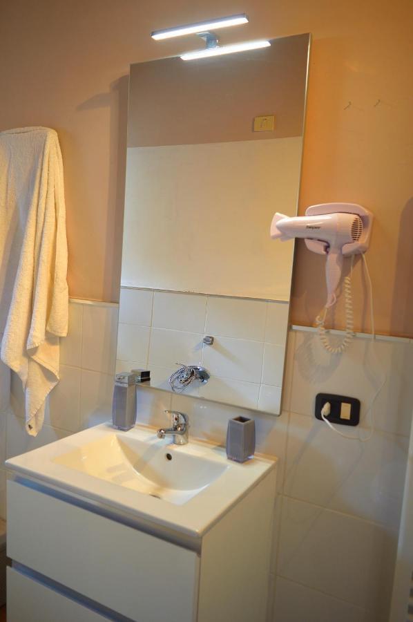 Domus Cavour Apartment Civitavecchia Luaran gambar